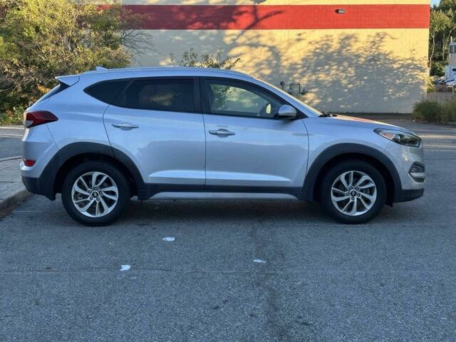 Сірий Хендай Туксон, об'ємом двигуна 2 л та пробігом 70 тис. км за 3900 $, фото 3 на Automoto.ua