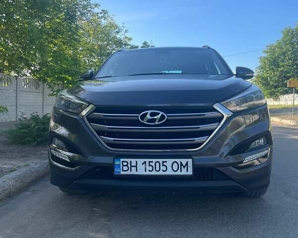 Серый Хендай Туксон, объемом двигателя 2 л и пробегом 124 тыс. км за 20600 $, фото 2 на Automoto.ua