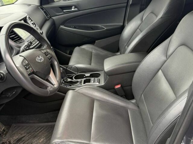 Сірий Хендай Туксон, об'ємом двигуна 2 л та пробігом 92 тис. км за 15200 $, фото 4 на Automoto.ua