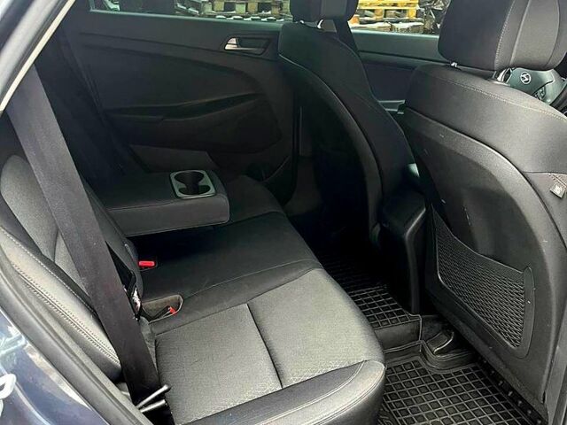 Сірий Хендай Туксон, об'ємом двигуна 2 л та пробігом 90 тис. км за 17790 $, фото 4 на Automoto.ua