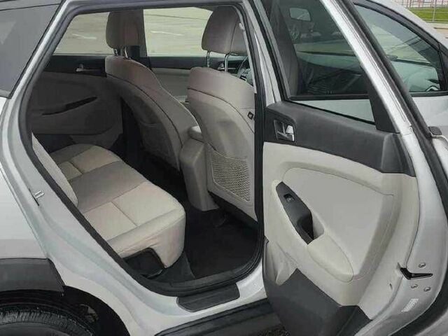 Серый Хендай Туксон, объемом двигателя 0 л и пробегом 75 тыс. км за 9400 $, фото 11 на Automoto.ua