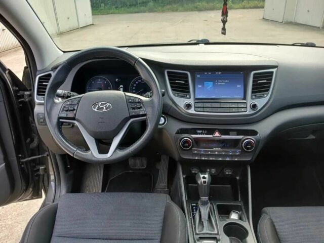 Сірий Хендай Туксон, об'ємом двигуна 1.7 л та пробігом 117 тис. км за 15300 $, фото 7 на Automoto.ua