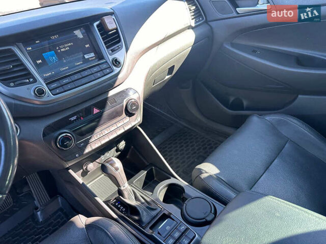 Хендай Туксон 2017 в Киеве на Automoto.ua Серый Хендай Туксон, объемом двигателя 2 л и пробегом 190 тыс. км за 16700 $, фото 23 на Automoto.ua