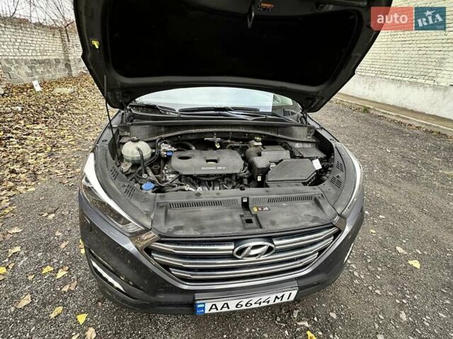 Серый Хендай Туксон, объемом двигателя 2 л и пробегом 140 тыс. км за 18200 $, фото 11 на Automoto.ua