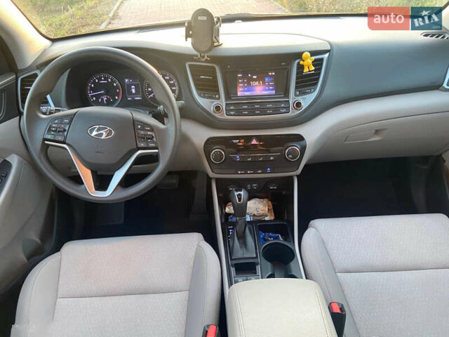 Хендай Туксон 2017 в Киеве на Automoto.ua Серый Хендай Туксон, объемом двигателя 2 л и пробегом 98 тыс. км за 12999 $, фото 7 на Automoto.ua