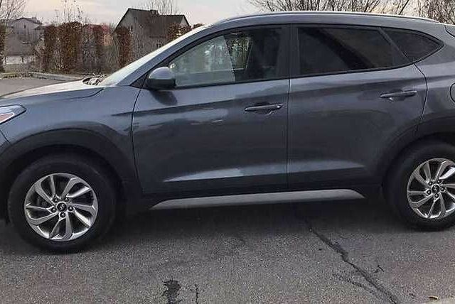 Серый Хендай Туксон, объемом двигателя 2 л и пробегом 130 тыс. км за 14400 $, фото 3 на Automoto.ua