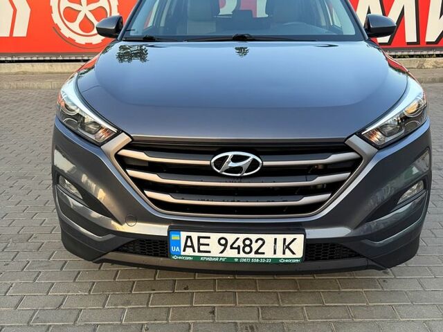 Серый Хендай Туксон, объемом двигателя 2 л и пробегом 92 тыс. км за 17800 $, фото 1 на Automoto.ua