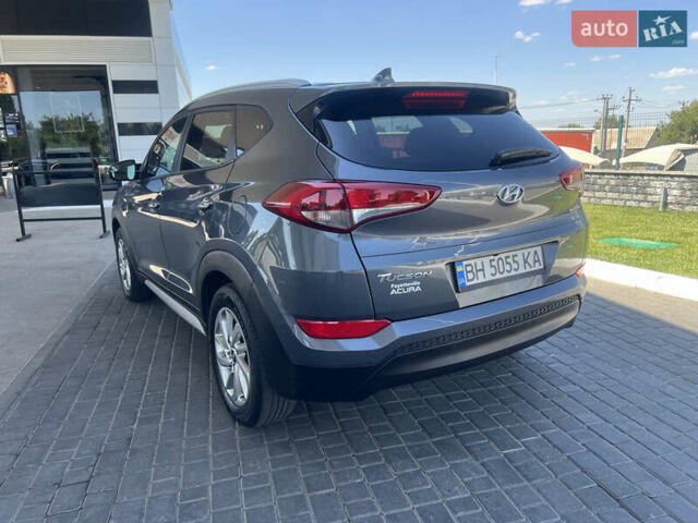 Серый Хендай Туксон, объемом двигателя 2 л и пробегом 118 тыс. км за 17200 $, фото 2 на Automoto.ua