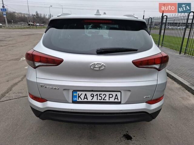 Сірий Хендай Туксон, об'ємом двигуна 2 л та пробігом 98 тис. км за 18500 $, фото 5 на Automoto.ua