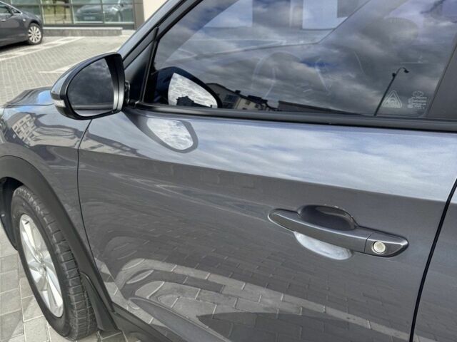 Серый Хендай Туксон, объемом двигателя 2 л и пробегом 65 тыс. км за 21000 $, фото 1 на Automoto.ua