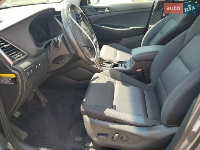 Сірий Хендай Туксон, об'ємом двигуна 1.59 л та пробігом 119 тис. км за 3000 $, фото 6 на Automoto.ua