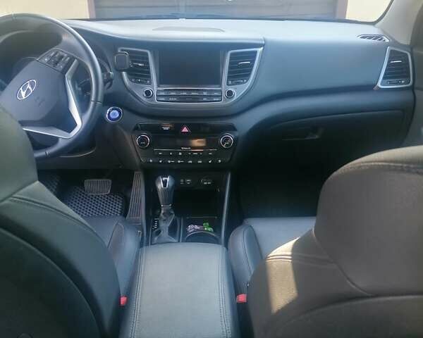 Серый Хендай Туксон, объемом двигателя 1.59 л и пробегом 80 тыс. км за 19000 $, фото 8 на Automoto.ua