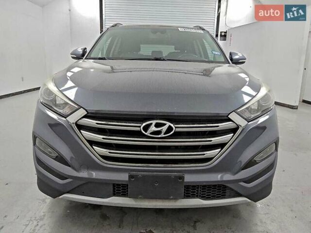 Сірий Хендай Туксон, об'ємом двигуна 1.59 л та пробігом 171 тис. км за 3200 $, фото 4 на Automoto.ua
