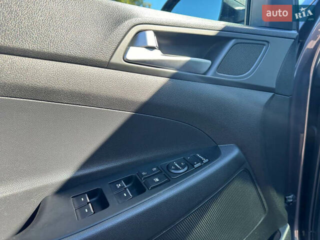 Хендай Туксон 2017 в Киеве на Automoto.ua Серый Хендай Туксон, объемом двигателя 2 л и пробегом 190 тыс. км за 16700 $, фото 17 на Automoto.ua