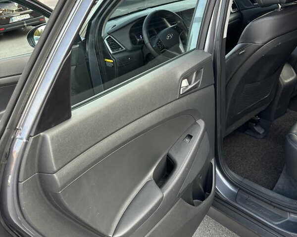 Сірий Хендай Туксон, об'ємом двигуна 2 л та пробігом 38 тис. км за 17000 $, фото 7 на Automoto.ua