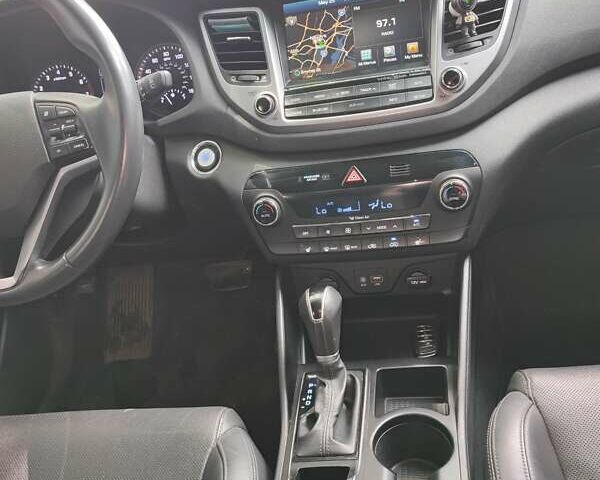 Сірий Хендай Туксон, об'ємом двигуна 2 л та пробігом 60 тис. км за 18200 $, фото 13 на Automoto.ua