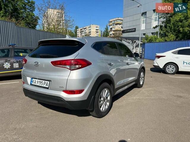 Сірий Хендай Туксон, об'ємом двигуна 2 л та пробігом 118 тис. км за 18990 $, фото 9 на Automoto.ua