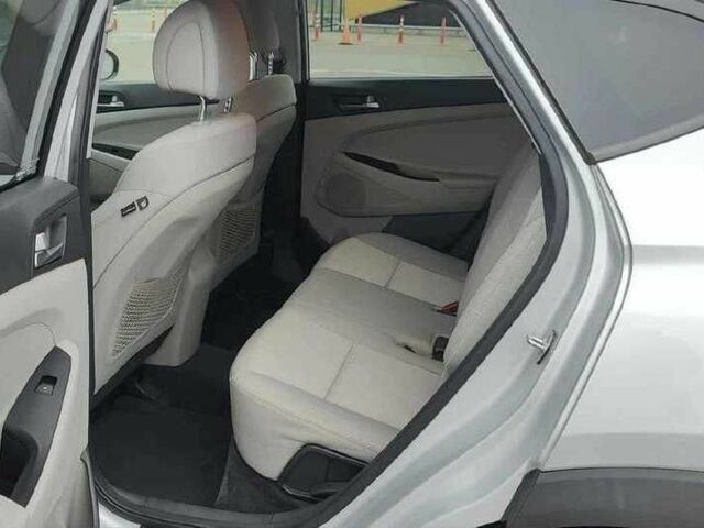 Серый Хендай Туксон, объемом двигателя 0 л и пробегом 75 тыс. км за 9400 $, фото 12 на Automoto.ua