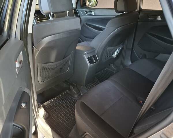 Хендай Туксон 2017 в Виннице на Automoto.ua Серый Хендай Туксон, объемом двигателя 2 л и пробегом 153 тыс. км за 14500 $, фото 2 на Automoto.ua