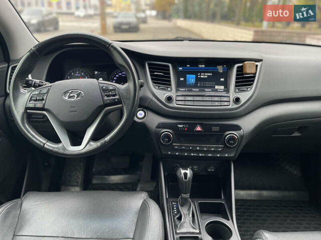 Серый Хендай Туксон, объемом двигателя 2 л и пробегом 193 тыс. км за 15300 $, фото 33 на Automoto.ua