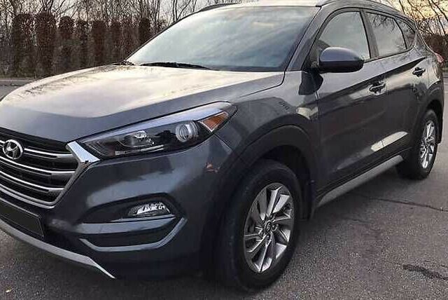 Серый Хендай Туксон, объемом двигателя 2 л и пробегом 130 тыс. км за 14400 $, фото 2 на Automoto.ua