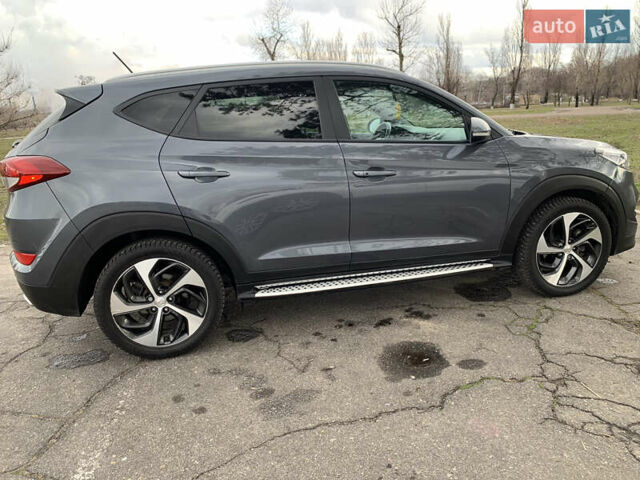 Сірий Хендай Туксон, об'ємом двигуна 1.59 л та пробігом 94 тис. км за 16500 $, фото 2 на Automoto.ua