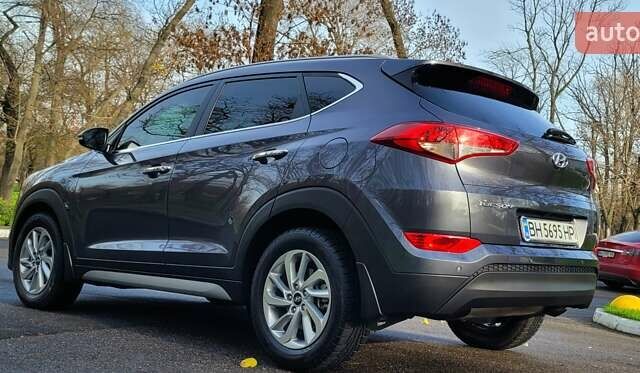Серый Хендай Туксон, объемом двигателя 2 л и пробегом 19 тыс. км за 25000 $, фото 1 на Automoto.ua