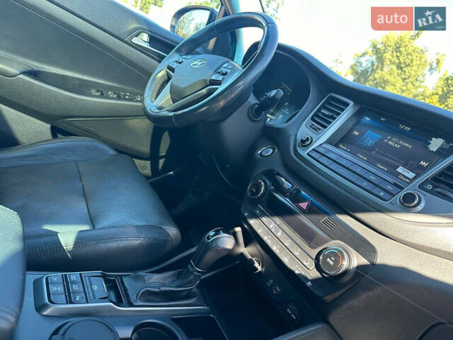 Хендай Туксон 2017 в Киеве на Automoto.ua Серый Хендай Туксон, объемом двигателя 2 л и пробегом 190 тыс. км за 16700 $, фото 42 на Automoto.ua