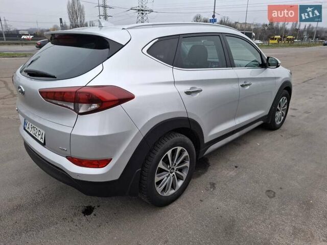 Сірий Хендай Туксон, об'ємом двигуна 2 л та пробігом 98 тис. км за 18500 $, фото 6 на Automoto.ua