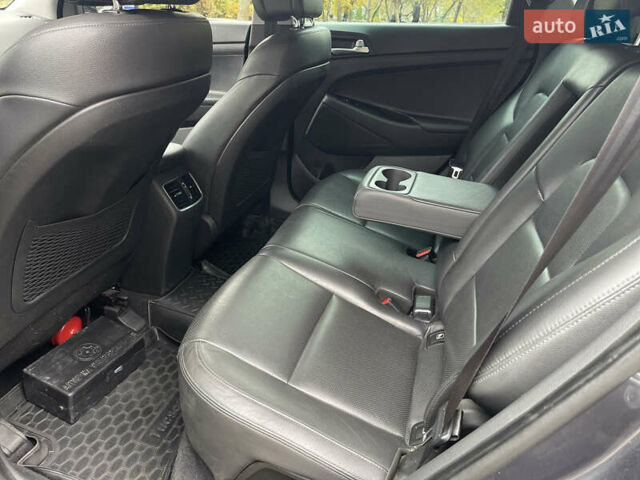Серый Хендай Туксон, объемом двигателя 2 л и пробегом 193 тыс. км за 15300 $, фото 19 на Automoto.ua