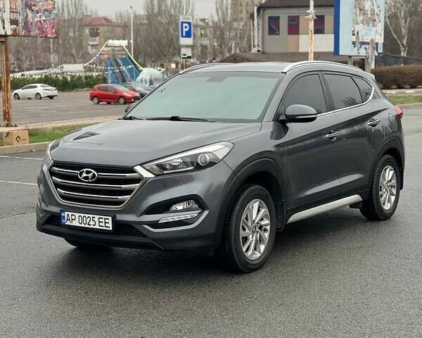 Серый Хендай Туксон, объемом двигателя 2 л и пробегом 46 тыс. км за 24500 $, фото 4 на Automoto.ua
