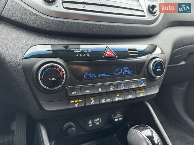 Серый Хендай Туксон, объемом двигателя 2 л и пробегом 122 тыс. км за 17500 $, фото 31 на Automoto.ua