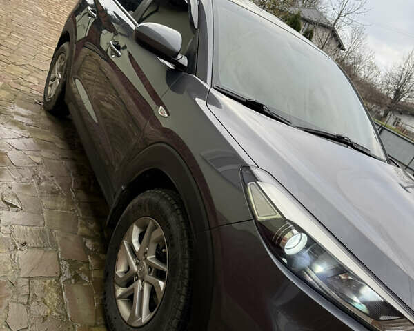 Сірий Хендай Туксон, об'ємом двигуна 2 л та пробігом 170 тис. км за 16900 $, фото 2 на Automoto.ua