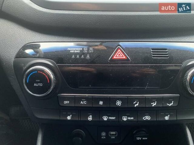 Сірий Хендай Туксон, об'ємом двигуна 2 л та пробігом 189 тис. км за 16900 $, фото 13 на Automoto.ua