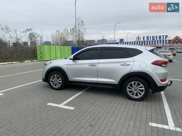 Сірий Хендай Туксон, об'ємом двигуна 2 л та пробігом 189 тис. км за 16900 $, фото 9 на Automoto.ua