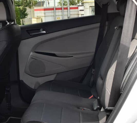 Сірий Хендай Туксон, об'ємом двигуна 2 л та пробігом 117 тис. км за 16900 $, фото 13 на Automoto.ua