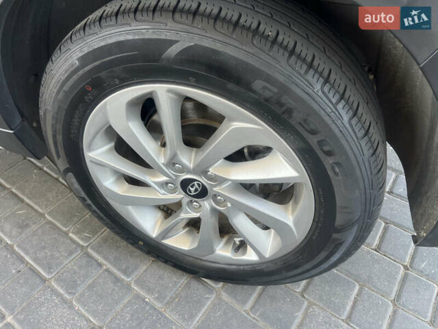 Серый Хендай Туксон, объемом двигателя 2 л и пробегом 118 тыс. км за 17200 $, фото 16 на Automoto.ua