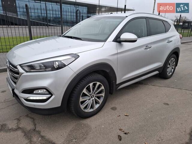 Сірий Хендай Туксон, об'ємом двигуна 2 л та пробігом 98 тис. км за 18500 $, фото 2 на Automoto.ua