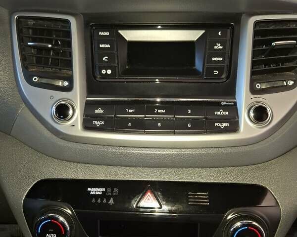 Хендай Туксон 2017 в Виннице на Automoto.ua Серый Хендай Туксон, объемом двигателя 2 л и пробегом 153 тыс. км за 14500 $, фото 3 на Automoto.ua