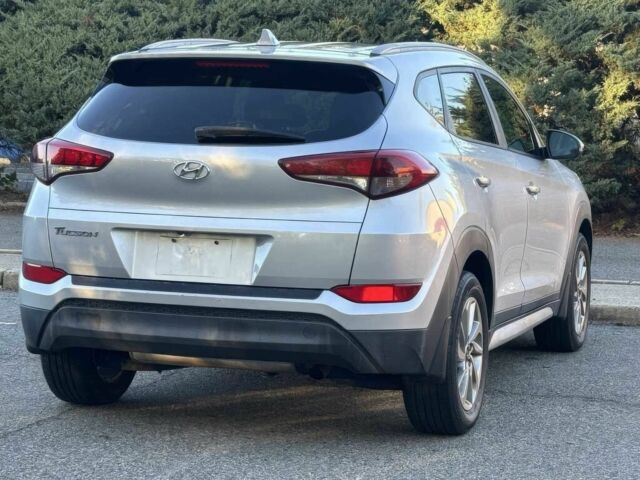 Сірий Хендай Туксон, об'ємом двигуна 2 л та пробігом 70 тис. км за 3900 $, фото 4 на Automoto.ua