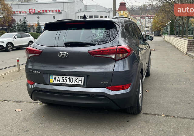 Серый Хендай Туксон, объемом двигателя 2 л и пробегом 193 тыс. км за 15300 $, фото 6 на Automoto.ua