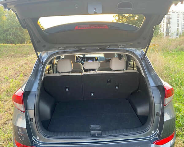 Хендай Туксон 2017 в Киеве на Automoto.ua Серый Хендай Туксон, объемом двигателя 2 л и пробегом 98 тыс. км за 12999 $, фото 5 на Automoto.ua