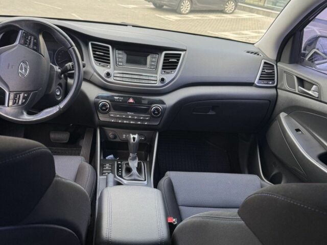 Серый Хендай Туксон, объемом двигателя 2 л и пробегом 65 тыс. км за 21000 $, фото 7 на Automoto.ua