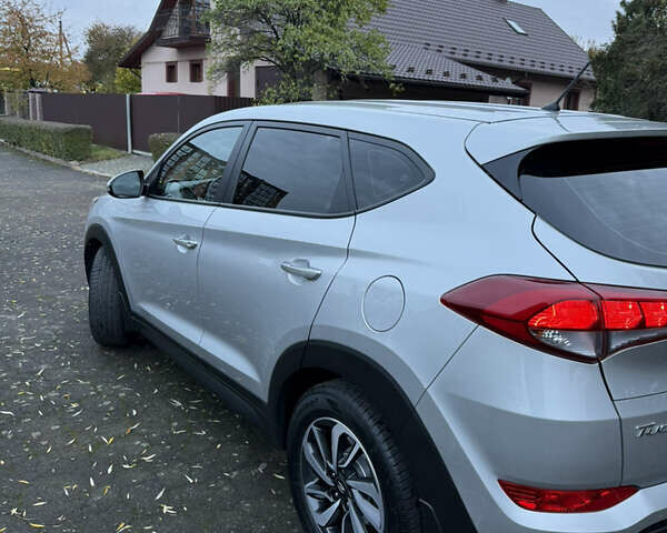 Хендай Туксон 2017 в Владимир-Волынский на Automoto.ua Серый Хендай Туксон, объемом двигателя 2 л и пробегом 130 тыс. км за 18700 $, фото 3 на Automoto.ua