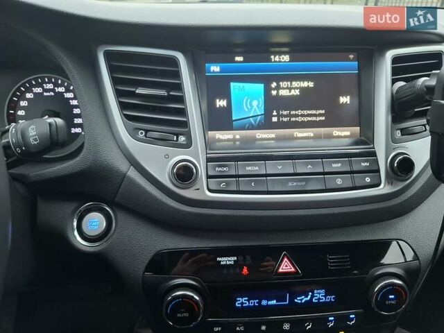 Сірий Хендай Туксон, об'ємом двигуна 2 л та пробігом 98 тис. км за 18500 $, фото 18 на Automoto.ua