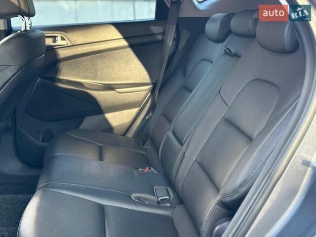 Серый Хендай Туксон, объемом двигателя 2 л и пробегом 119 тыс. км за 21800 $, фото 28 на Automoto.ua