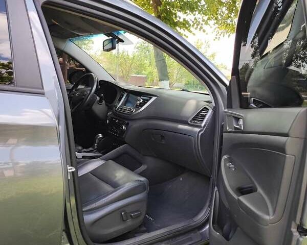 Сірий Хендай Туксон, об'ємом двигуна 2 л та пробігом 60 тис. км за 18200 $, фото 14 на Automoto.ua