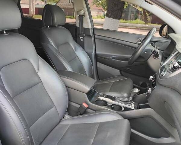 Сірий Хендай Туксон, об'ємом двигуна 2 л та пробігом 60 тис. км за 18200 $, фото 15 на Automoto.ua