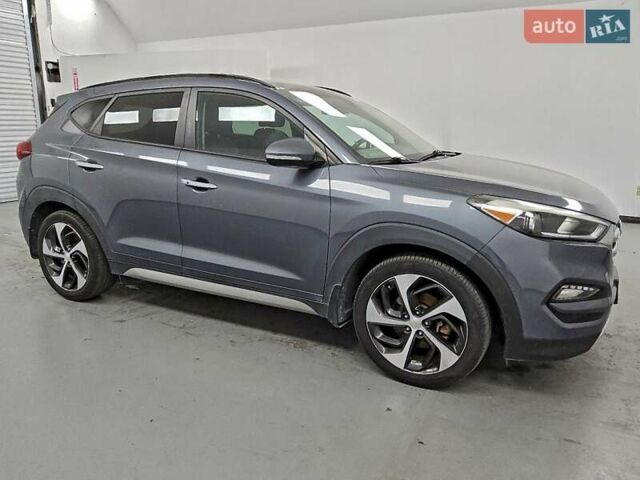 Сірий Хендай Туксон, об'ємом двигуна 1.59 л та пробігом 171 тис. км за 3200 $, фото 1 на Automoto.ua
