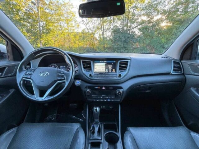 Сірий Хендай Туксон, об'ємом двигуна 2 л та пробігом 70 тис. км за 3900 $, фото 9 на Automoto.ua